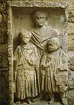 maman debout derrier sa fille et son petit garcon - Sens.jpg maman debout derrier sa fille et son petit garcon - Sens.jpg